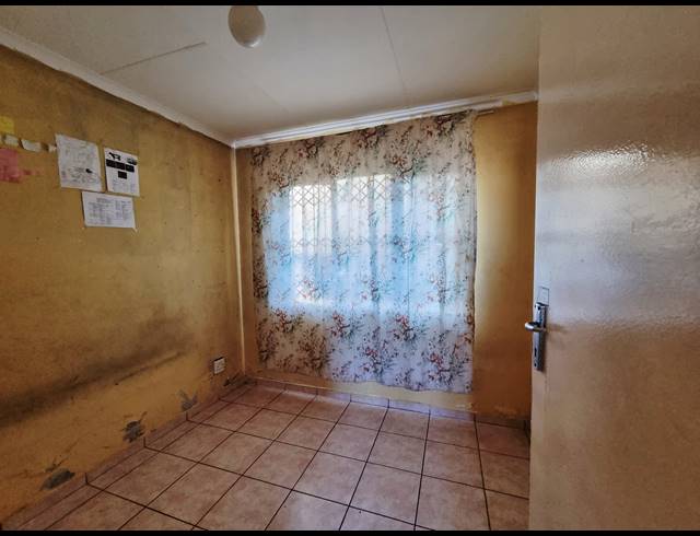 2 BEDROOM HOUSE FOR SALE IN NGWELEZANA